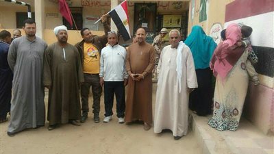 رئيس مخطوطات الأوقاف يدلى بصوته في الانتخابات المصرية ببني سويف (صور)