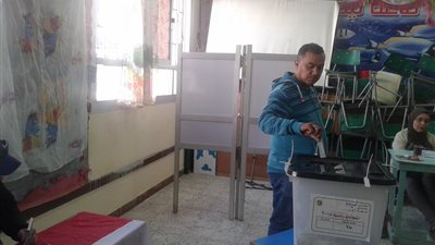 توافد ملحوظ لأبناء دمياط على مقار لجان الانتخابات الرئاسية 2018 (صور)