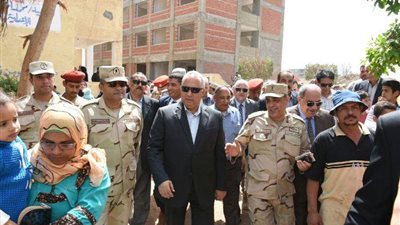 محافظ الشرقية يتفقد لجان ديرب نجم لمتابعة الانتخابات المصرية 2018 (صور)