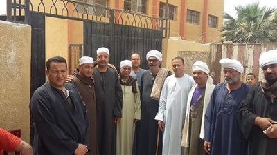 أهالي دار السلام بسوهاج يحتفلون أمام اللجان فى انتخابات الرئاسة 2018