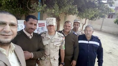 رئيس الإرشاد الديني ببني سويف يدلى بصوته بصحبة أولاده في الانتخابات المصرية ٢٠١٨‎ (صور)