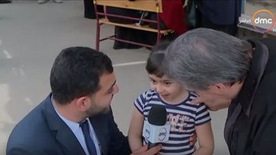 جدة وحفيدتها من أمام اللجنة: 