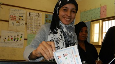أول مأذونة بالصعيد تدلي بصوتها في ثاني أيام انتخابات الرئاسة المصرية 2018 
