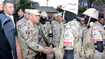 الفريق أول صدقي صبحي يتفقد عدد من اللجان الإنتخابية بطنطا في الغربية