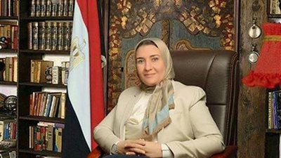 نائبة لـ