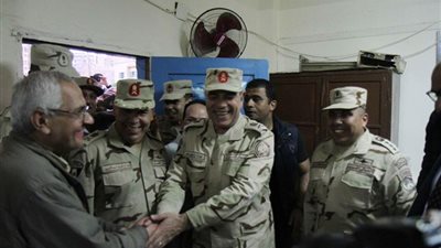 قائد المنطقة المركزية يتفقد سير انتخابات الرئاسة المصرية 2018 داخل لجان العاصمة