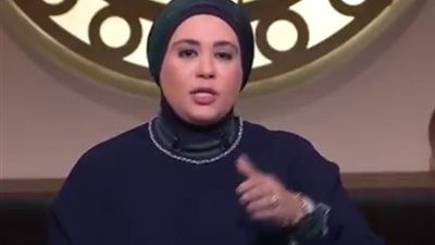 فيديو| سيدة تنهار بالبكاء وتصدم نادية عمارة على الهواء