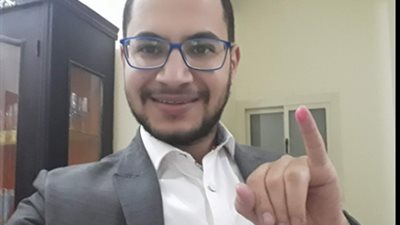 حسام زايد يدلى بصوته في انتخابات الرئاسة ٢٠١٨