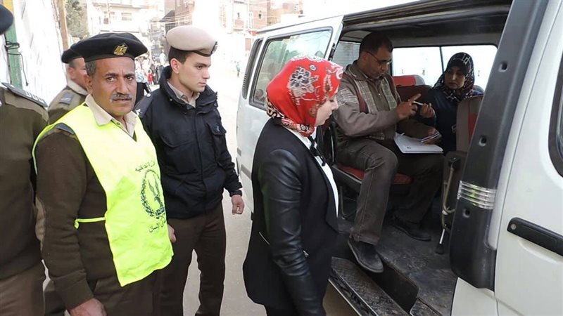 خلال مساعدة ناخبين