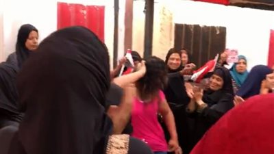 الانتخابات المصرية 2018.. سيدات وفتيات يحتفلن على أنغام تسلم الأيادي (صور)