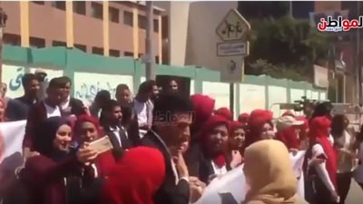 توافد الناخبين على لجان الدقي في اليوم الثالث من انتخابات الرئاسة المصرية 2018 