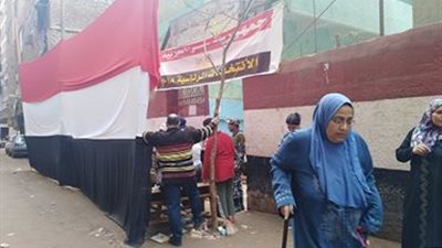 النساء وكبار السن أمام اللجان في ثالث أيام الانتخابات المصرية 2018