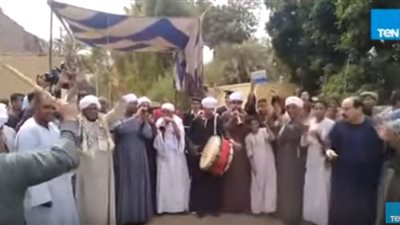 بالطبل البلدي والمزمار.. النقابة العامة للفلاحين تستقبل الناخبين في الانتخابات المصرية 2018(فيديو)