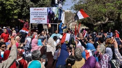 فتيات الشرقية ترتدين علم مصر أمام لجان الانتخابات الرئاسة 2018 