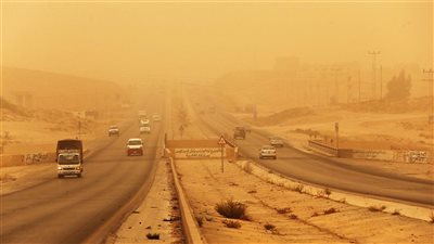 عاصفة ترابية تتسبب في إغلاق طيران 
