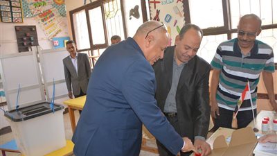 لجان الانتخابات تستأنف أعمالها بعد استقرار الأحوال الجوية بالوادي الجديد