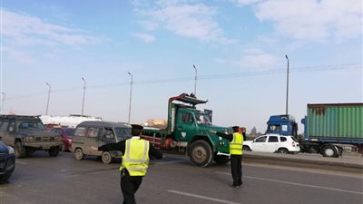 فتح الطرق الرابطة بين محافظات أسوان والأقصر والبحر الأحمر