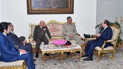 عاجل| السيسي يستقبل رئيس الأركان الباكستاني بحضور وزير الدفاع