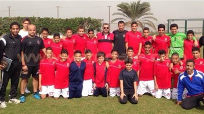 أبوالمجد يعقد اجتماع مع الجهاز الفني 2002 قبل المشاركة في بطولة الإمارات 