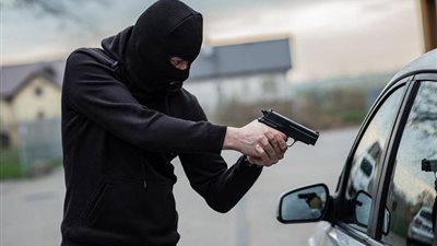 القبض على سائق السطو المسلح بمدينة نصر بعد استيلائه على 400 ألف جنيه 