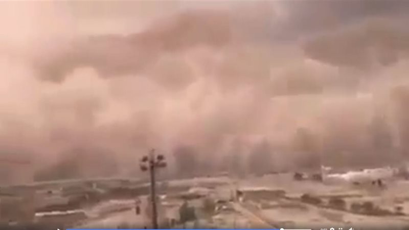 بداية العاصفة الترابية