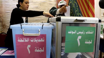 بوابات إلكترونية على مدخل 