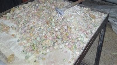 القبض على مسئولة مصنع حلويات شرقية مشهور بدون ترخيص في قليوب 