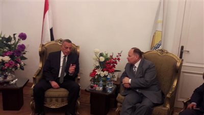 مدير امن الجيزة على رأس وفد لتهنئة المحافظ بالعيد القومى للمحافظة