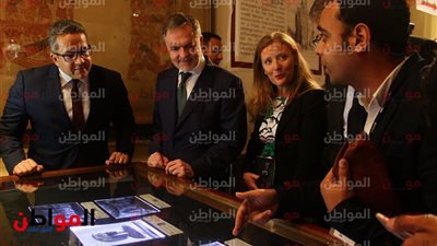صور| وزير الآثار يفتتح معرض 