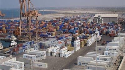 وصول وسفر 2995 راكب وتداول 579 شاحنة بموانئ البحر الأحمر 