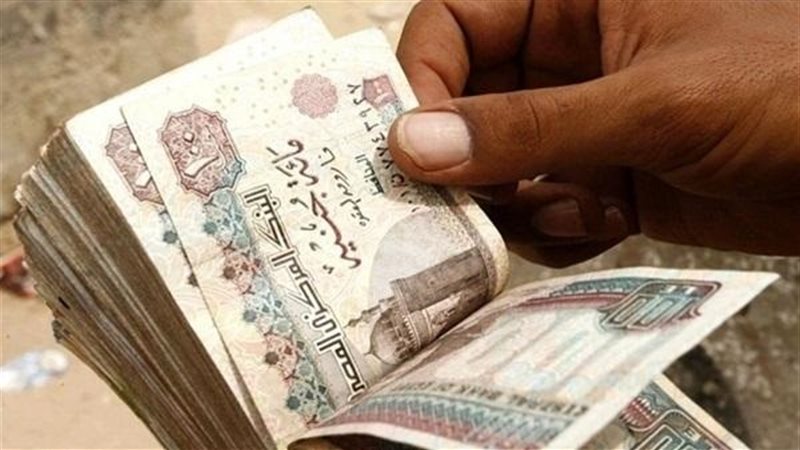 إحالة موظف بالبنك