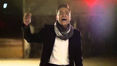 فيديو| طارق الشيخ يحيي احتفالات المصريين بفوز السيسي مع أهالي بعابدين