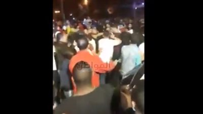 فيديو| قوات الأمن تلقي القبض على مراسل 
