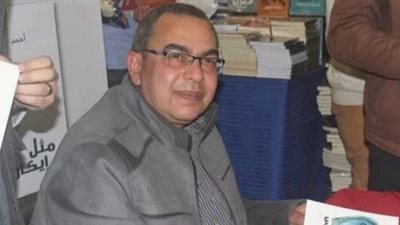 وفاة الروائي أحمد خالد توفيق صاحب 