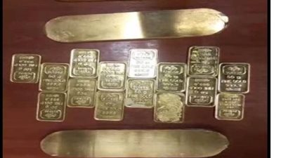 القبض علي شخصين بحوزتهما 4 كجم جرام من الذهب في ميناء القاهرة الجوي