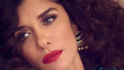 غادة عادل بإطلالة جذابة في أحدث جلسة تصوير
