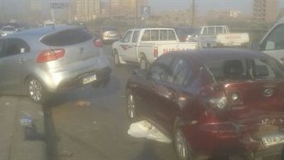 توقف حركة المرور أعلى كوبرى حدائق القبة بسبب حادث تصادم سيارتين