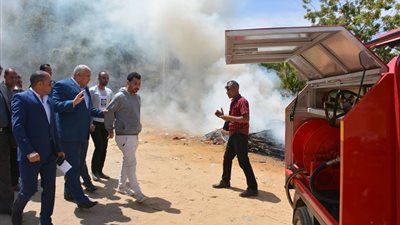 محافظ الوادي الجديد يشهد تجربة عملية لإطفاء حريق