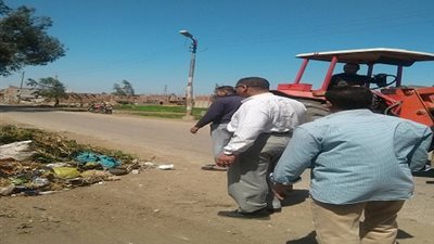 رئيس مدينة السنطة: رفع القمامة عن طريق 3 قرى بـ