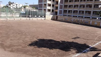 شباب العواونة ببني سويف يطالبون وزير الشباب تنجيل الملعب الترابي