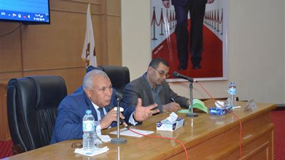 محافظ الوادي الجديد يلتقي برؤساء النقابات المهنية والأحزاب ومنظمات المجتمع المدني