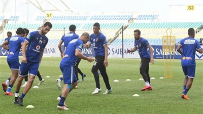 نجل مدرب منتخب مصر يحضر مران الأهلي