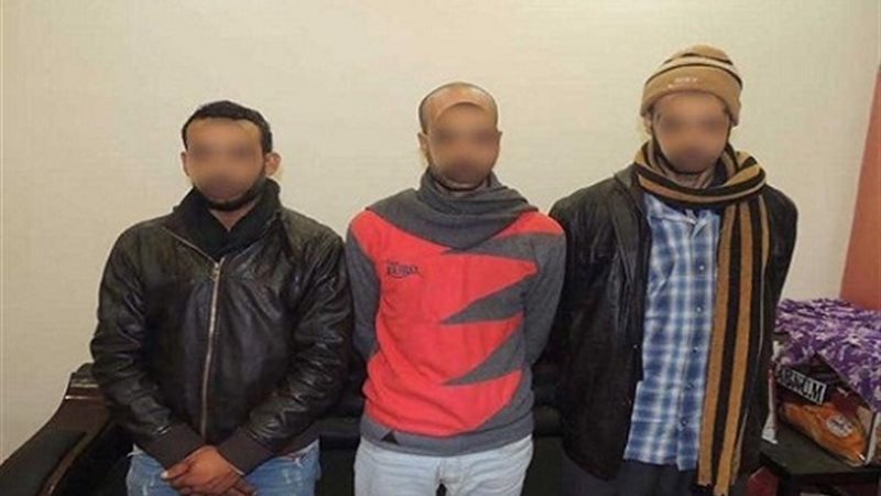 ضبط 3 أشخاص