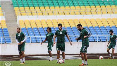 المصري يخطف مونانا بهدف نظيف في الشوط الأول