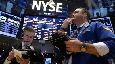 الأسهم الأمريكية تتراجع على خلفية الصراع التجاري بين واشنطن وبكين