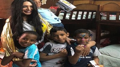 صور| سالي عبدالسلام في دار أيتام مصر