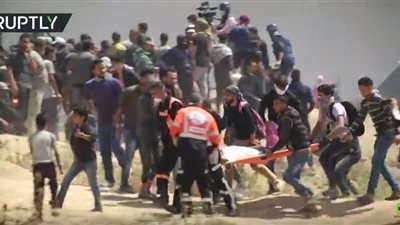 فيديو| إصابات بالرصاص الحي وحالات اختناق بين الفلسطينيين بمسيرات جمعة الإطارات