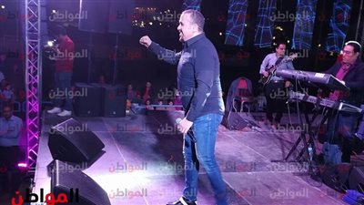 هشام عباس يشعل مسرح 