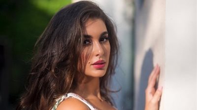 شاهد.. ياسمين صبري تتألق بالذهبي على غرار هيفاء وهبي