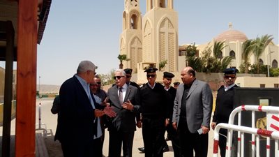 محافظ جنوب سيناء يتفقد الخدمات المعينة لتأمين كنيسة موسى النبي